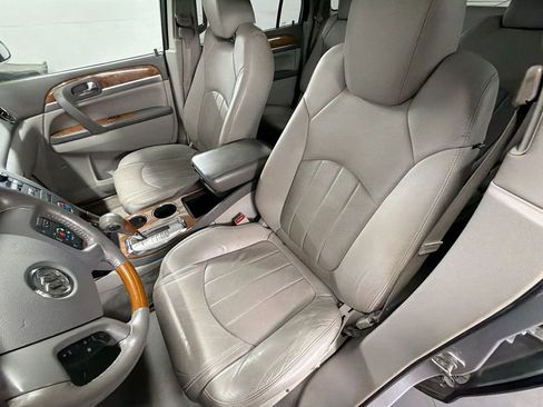 Used 2011 Buick Enclave CXL image 17