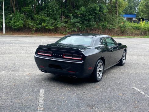 Used 2018 Dodge Challenger SXT RWD image 5