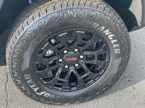 New 2026 GMC Canyon Elevation w/ Convenience Package image 27