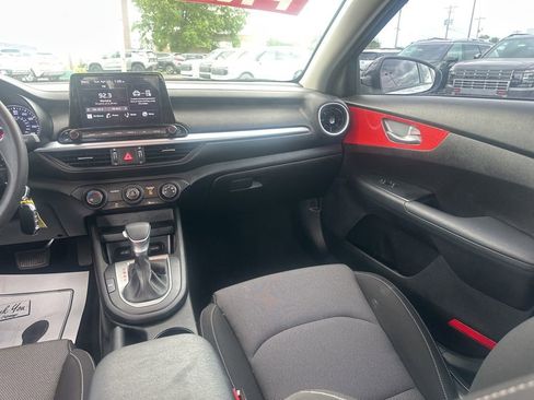 Used 2023 Kia Forte LXS w/ LXS Technology Package image 19