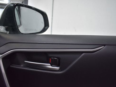 Used 2025 Toyota RAV4 XLE image 20