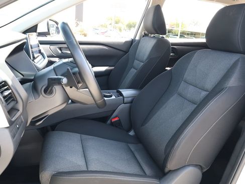 Used 2025 Nissan Rogue SV AWD/4WD image 28