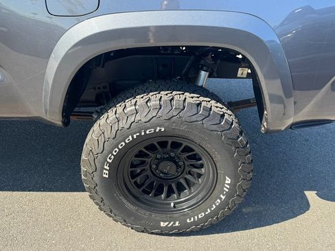 Used 2019 Toyota Tacoma TRD Sport AWD/4WD image 10