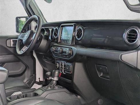 Used 2022 Jeep Wrangler Unlimited Sahara AWD/4WD image 24