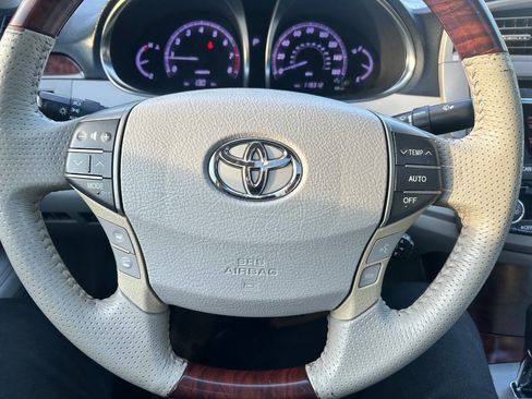 Used 2011 Toyota Avalon Limited FWD image 18
