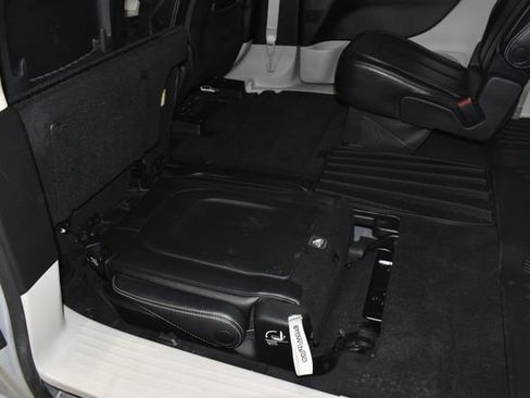 Certified 2023 Chrysler Pacifica Touring-L FWD image 35