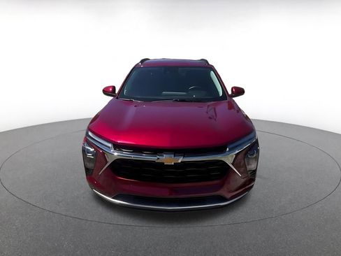 Used 2025 Chevrolet Trax LT w/ LT Convenience Package image 4