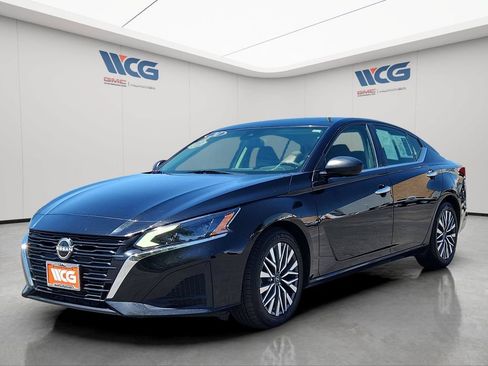 Used 2024 Nissan Altima 2.5 SV FWD image 5