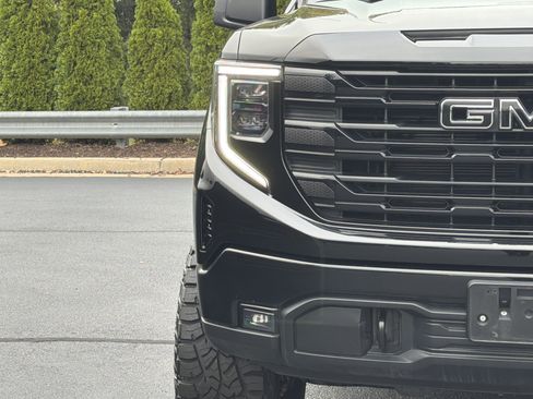 Used 2023 GMC Sierra 1500 Elevation w/ Preferred Package AWD/4WD image 17