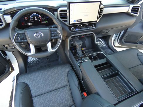 Used 2025 Toyota Tundra Limited image 27