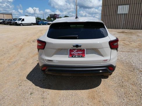 New 2026 Chevrolet Trax RS w/ Sunroof Package FWD image 5