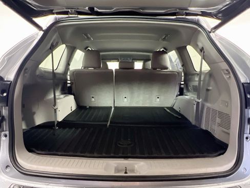 Used 2019 Toyota Highlander Plus FWD image 32