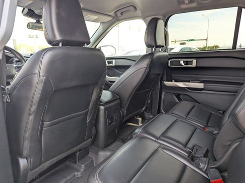 Used 2023 Ford Explorer XLT w/ Equipment Group 202A AWD/4WD image 31