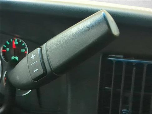 Used 2015 Chevrolet Express 2500 image 16