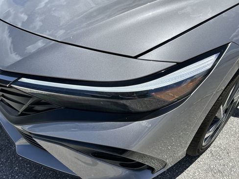 New 2025 Hyundai Elantra Limited image 16