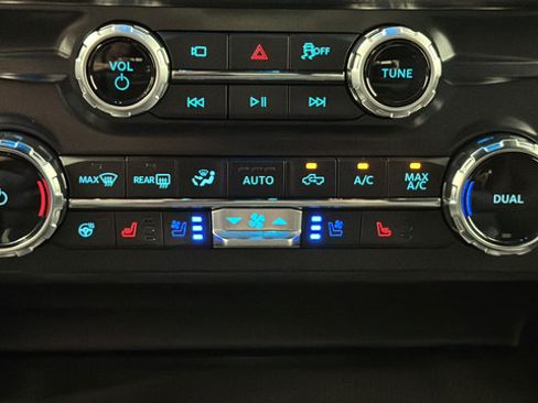 Used 2025 Ford F250 Platinum AWD/4WD image 18