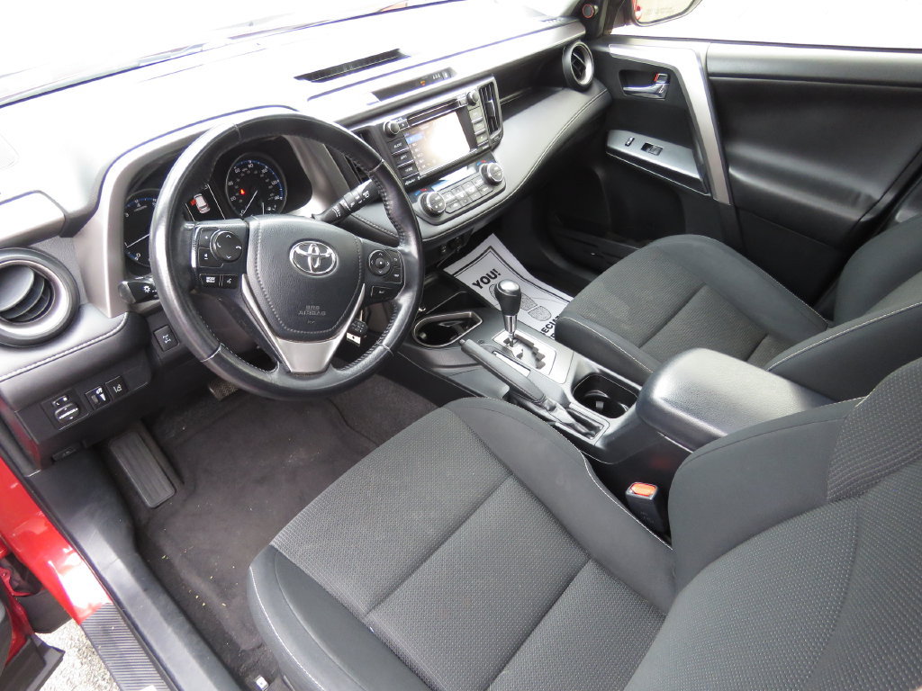 Used 2017 Toyota RAV4 XLE w/ Carpet Mat Package AWD/4WD image 11