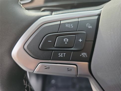 New 2026 Volkswagen Atlas SE image 16