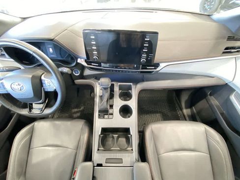 Used 2022 Toyota Sienna XSE AWD/4WD image 24