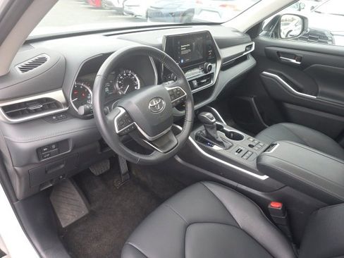 Used 2025 Toyota Highlander LE image 13
