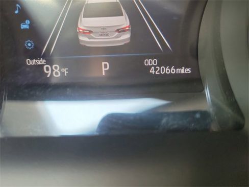 Used 2021 Toyota Camry XLE image 18