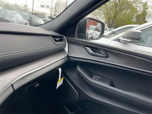 New 2024 Jeep Grand Cherokee L Limited w/ Luxury Tech Group II image 19