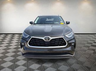 Used 2023 Toyota Highlander XLE video 2