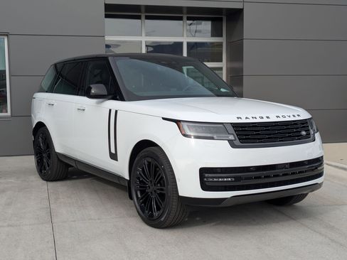 New 2026 Land Rover Range Rover SE image 3