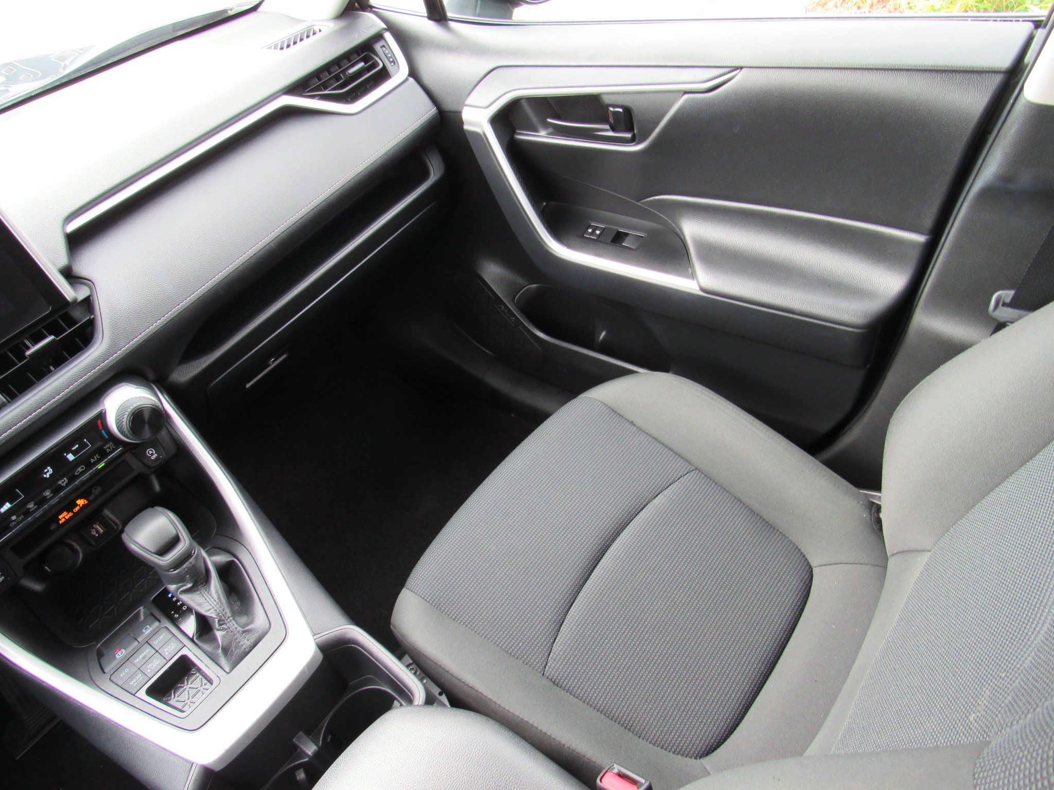 Used 2025 Toyota RAV4 LE AWD/4WD image 33