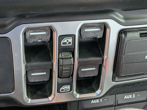 Used 2019 Jeep Wrangler Unlimited Sport S AWD/4WD image 19