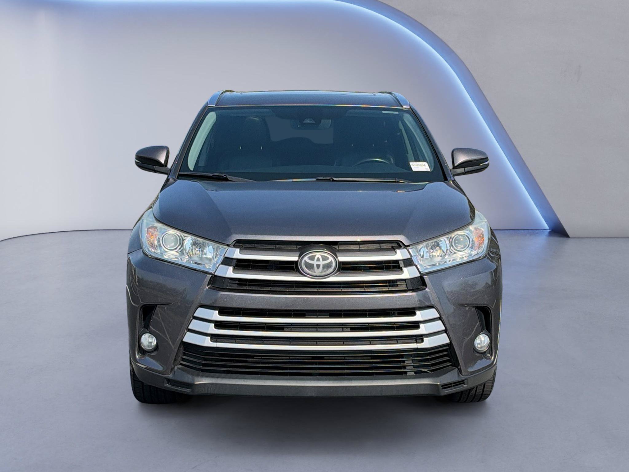 Used 2018 Toyota Highlander XLE FWD image 2