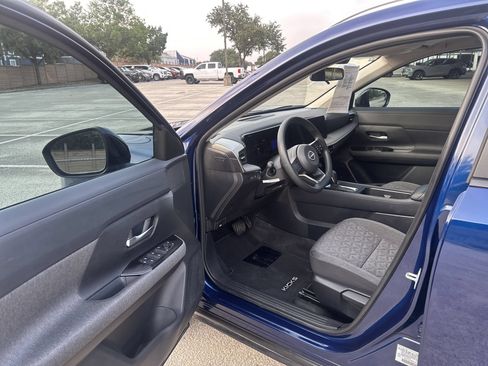 Used 2026 Nissan Kicks SV w/ SV Premium Package FWD image 10