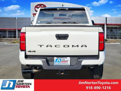 Used 2025 Toyota Tacoma SR5 AWD/4WD image 7