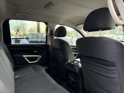 Used 2017 Nissan Titan SV image 13