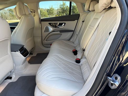 Used 2022 Mercedes-Benz EQS 580 580 w/ Exclusive Trim Package image 40