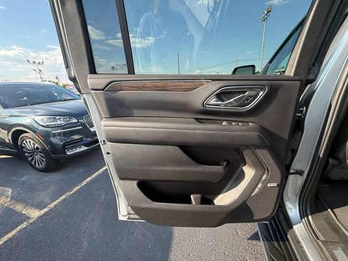 Used 2023 Chevrolet Suburban Premier AWD/4WD image 18