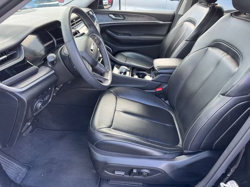 Used 2023 Jeep Grand Cherokee 4WD 4xe image 9