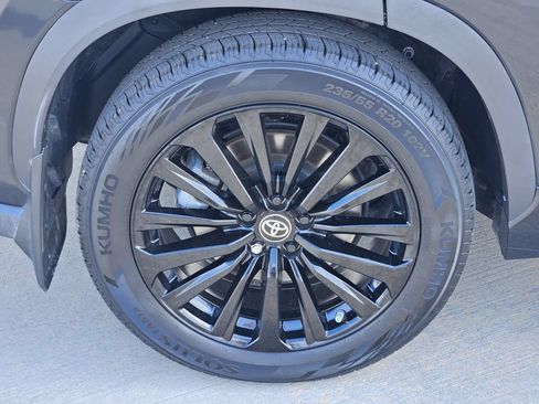 Used 2023 Toyota Highlander XSE FWD image 10