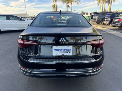 Certified 2023 Volkswagen Jetta SEL image 8