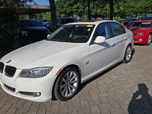 Used 2011 BMW 328i xDrive Sedan AWD/4WD image 4