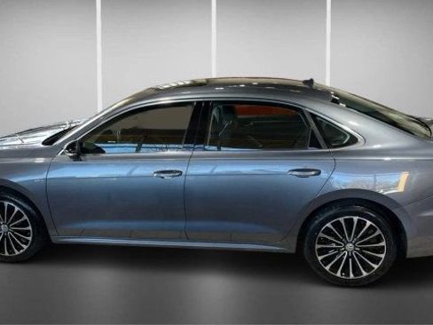 Used 2022 Volkswagen Passat 2.0T image 7