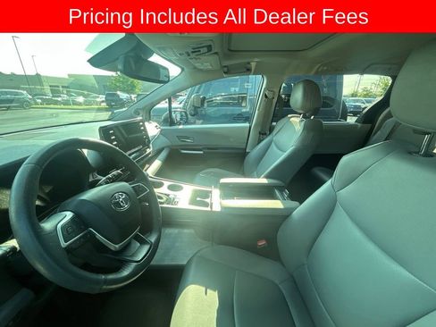 Used 2023 Toyota Sienna XLE w/ XLE Plus Package FWD image 12