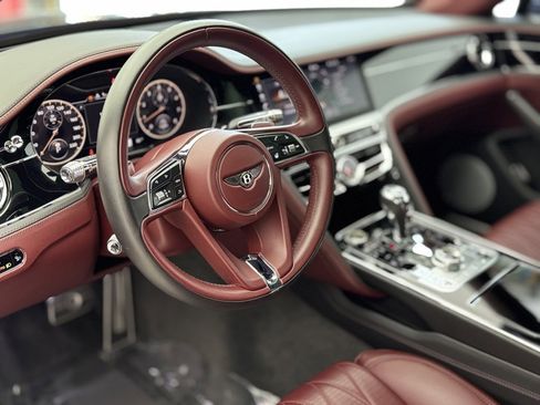 Used 2020 Bentley Flying Spur W12 image 19