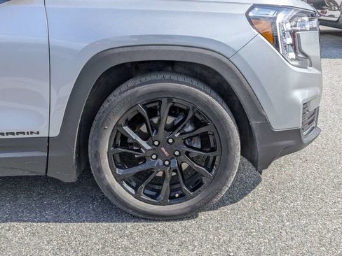 Used 2023 GMC Terrain SLE w/ Driver Convenience Package FWD image 11