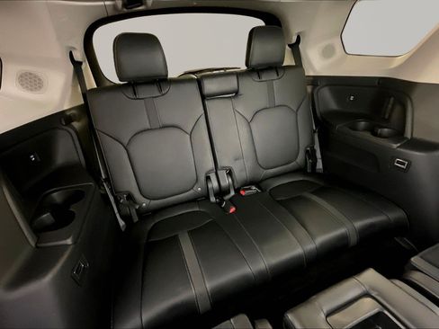 Used 2025 Honda Pilot Touring image 25