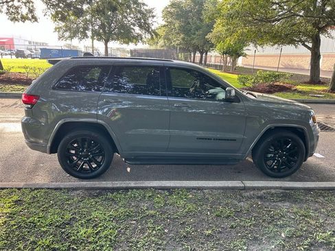 Used 2020 Jeep Grand Cherokee Altitude RWD image 7