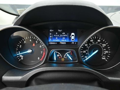 Used 2017 Ford Escape SE AWD/4WD image 16