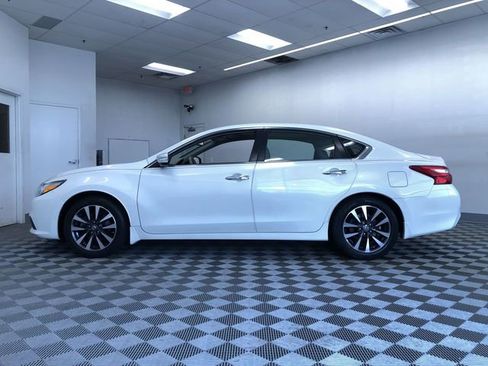 Used 2017 Nissan Altima 2.5 SV w/ Convenience Package FWD image 12