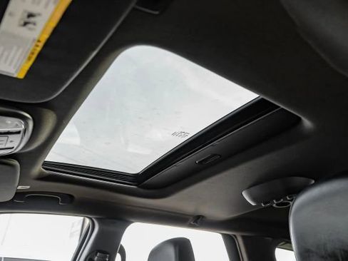 Used 2023 Dodge Durango GT image 5