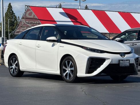 Used 2016 Toyota Mirai FWD image 5
